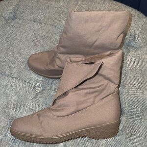 Women's Cozy Tan Winter Boots